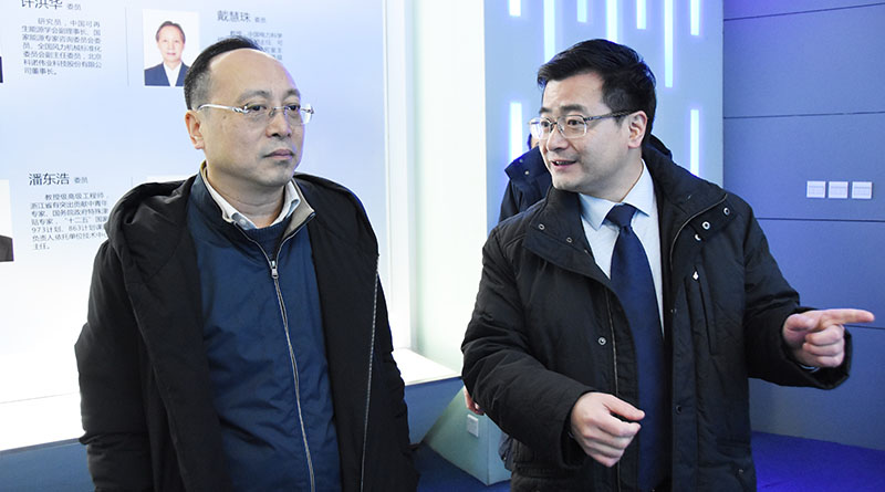 杭州市委常委、副市长姚峰一行莅临九游会调研